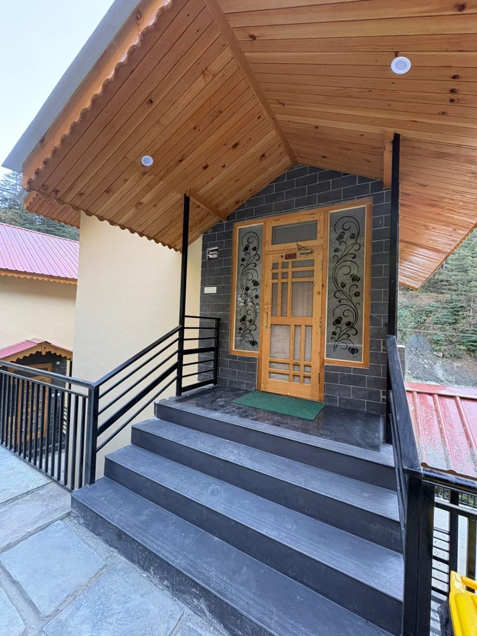 Riverdale Cottage and Cafe Jibhi Vacation rental in Himachal Pradesh