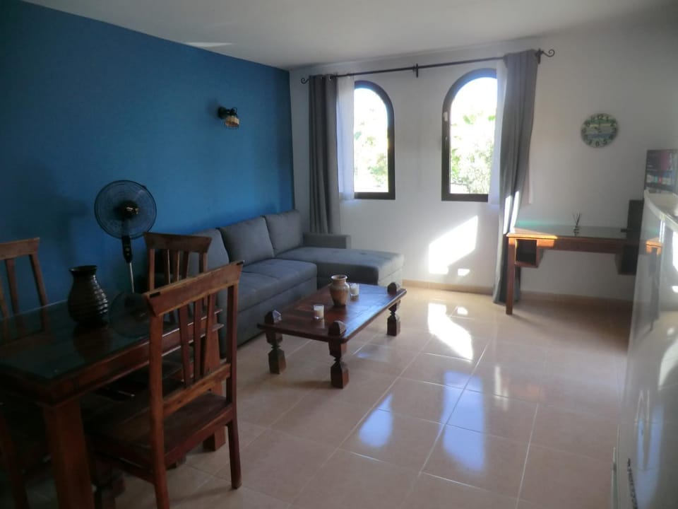 Communal lounge/ TV room, TV and multimedia, Living room, Dining area