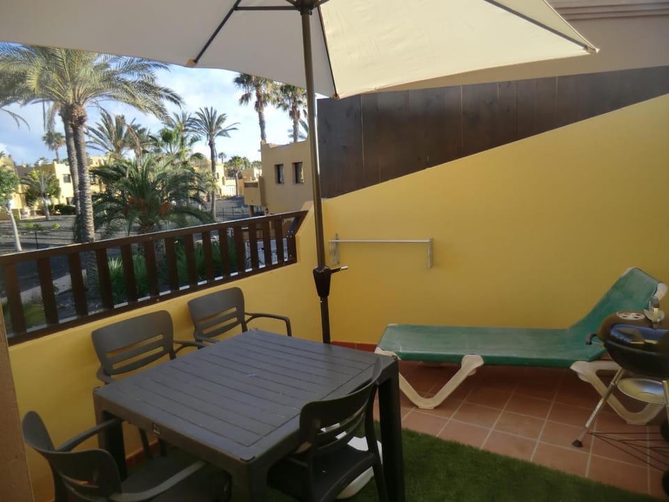 View (from property/room), Balcony/Terrace, sunbed