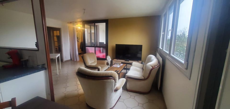 Colocation Du Grand Large Vacation rental in Vaulx-en-Velin