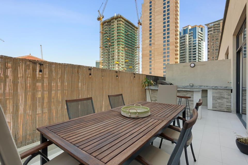 Property building, Patio, Dining area