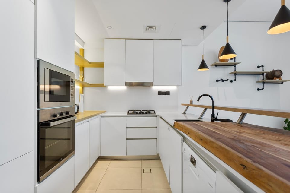 Kitchen or kitchenette, dishwasher, oven, pet friendly, stove