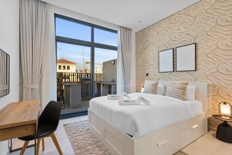 Bed, Photo of the whole room, Seating area, Bedroom