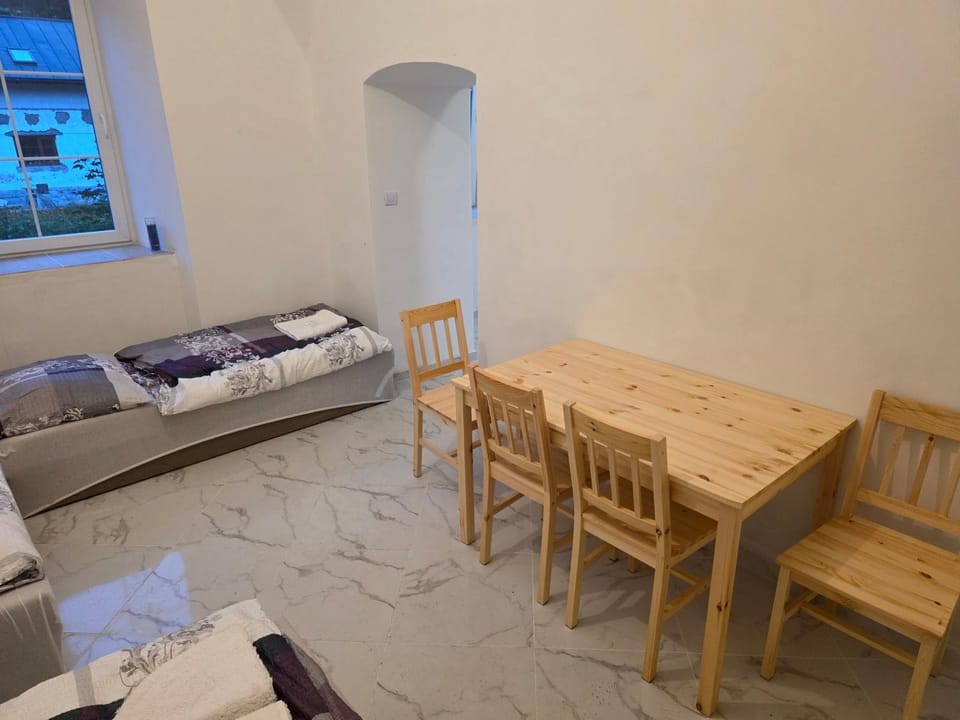 Mystická škola s ubytováním a pobyty ve tmě v zámku Velká Šulcovna Bed and Breakfast in Czechia
