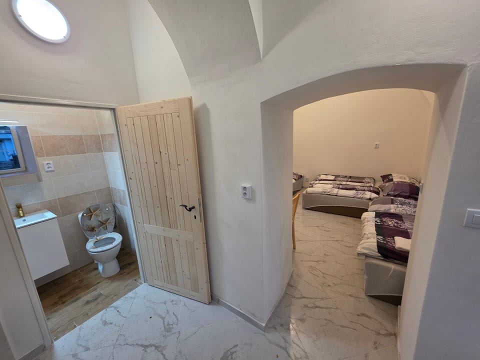 Mystická škola s ubytováním a pobyty ve tmě v zámku Velká Šulcovna Bed and Breakfast in Czechia