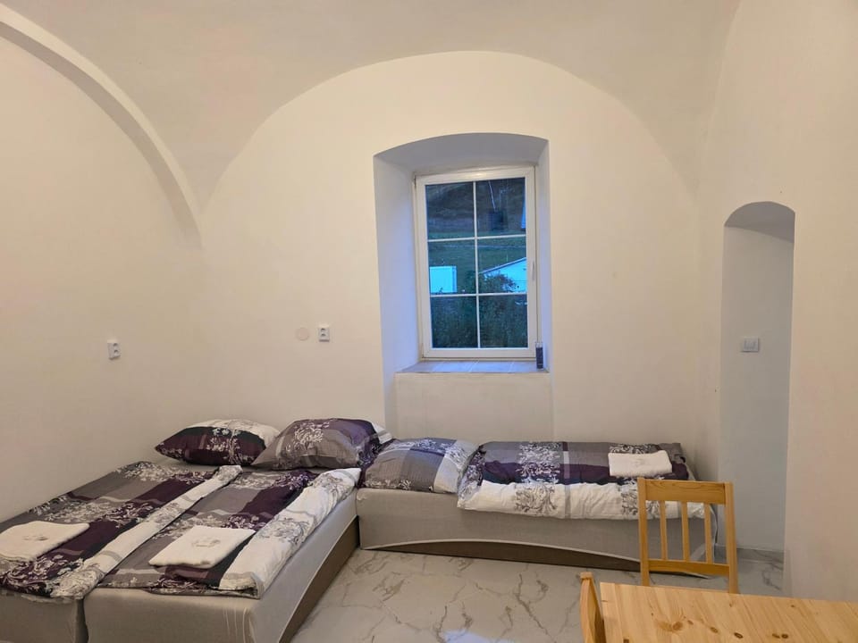 Mystická škola s ubytováním a pobyty ve tmě v zámku Velká Šulcovna Bed and Breakfast in Czechia
