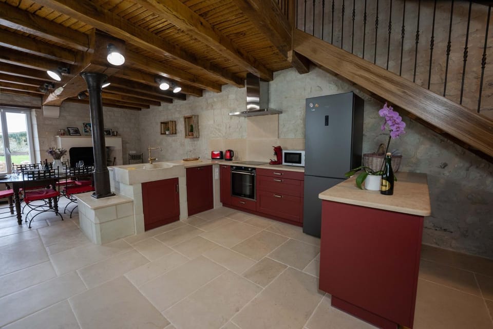 Kitchen or kitchenette, Dining area, dishwasher, oven, stove, toaster