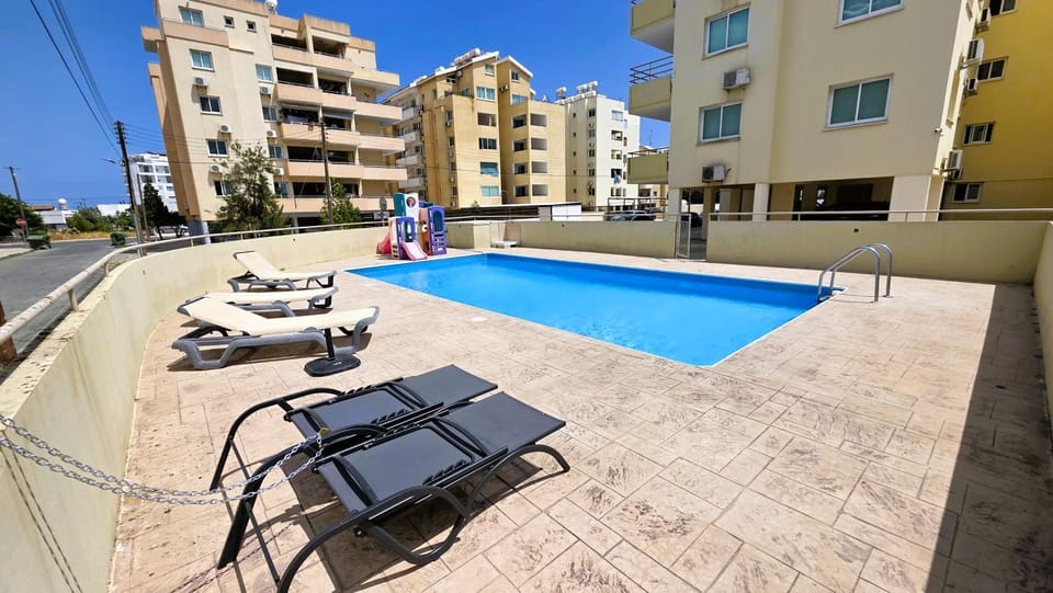 Day, Pool view, Swimming pool, Location, sunbed