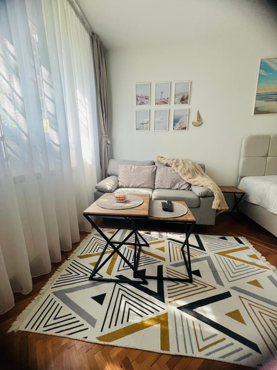 Living room, Seating area