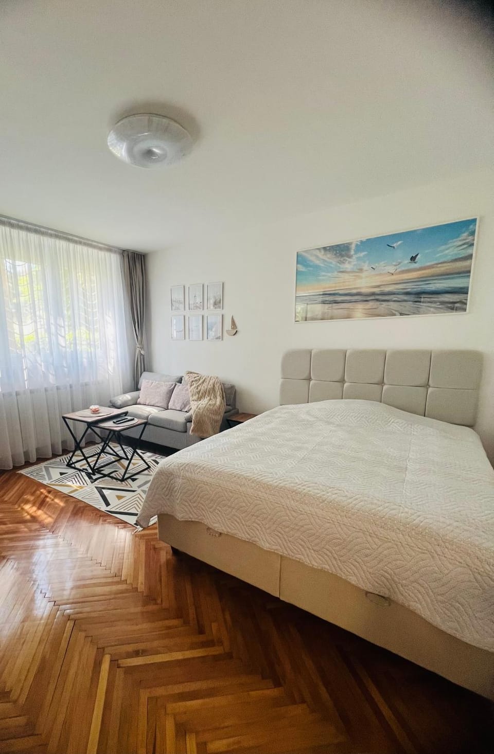 Day, Living room