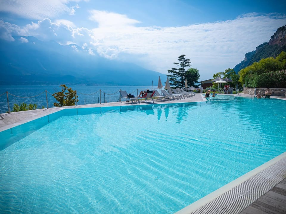 Lake view, Mountain view, Pool view, Swimming pool, sunbed