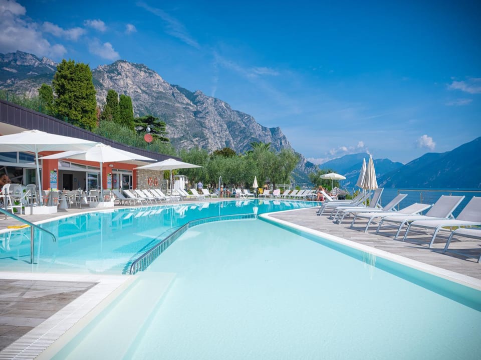 Balcony/Terrace, Pool view, Swimming pool, sunbed