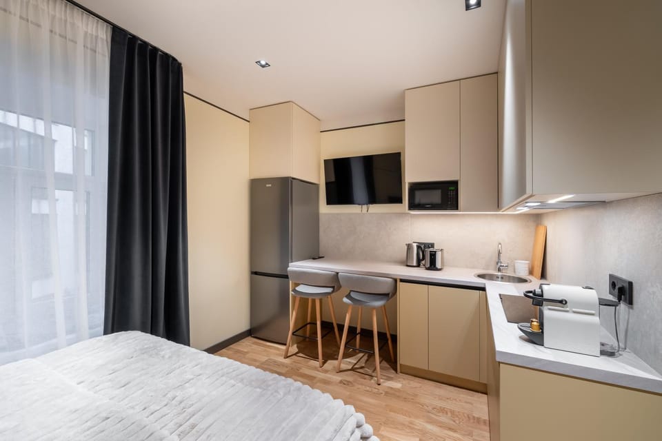 Bed, TV and multimedia, Kitchen or kitchenette, Photo of the whole room