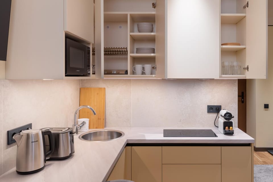 Coffee/tea facilities, Kitchen or kitchenette, stove, toaster