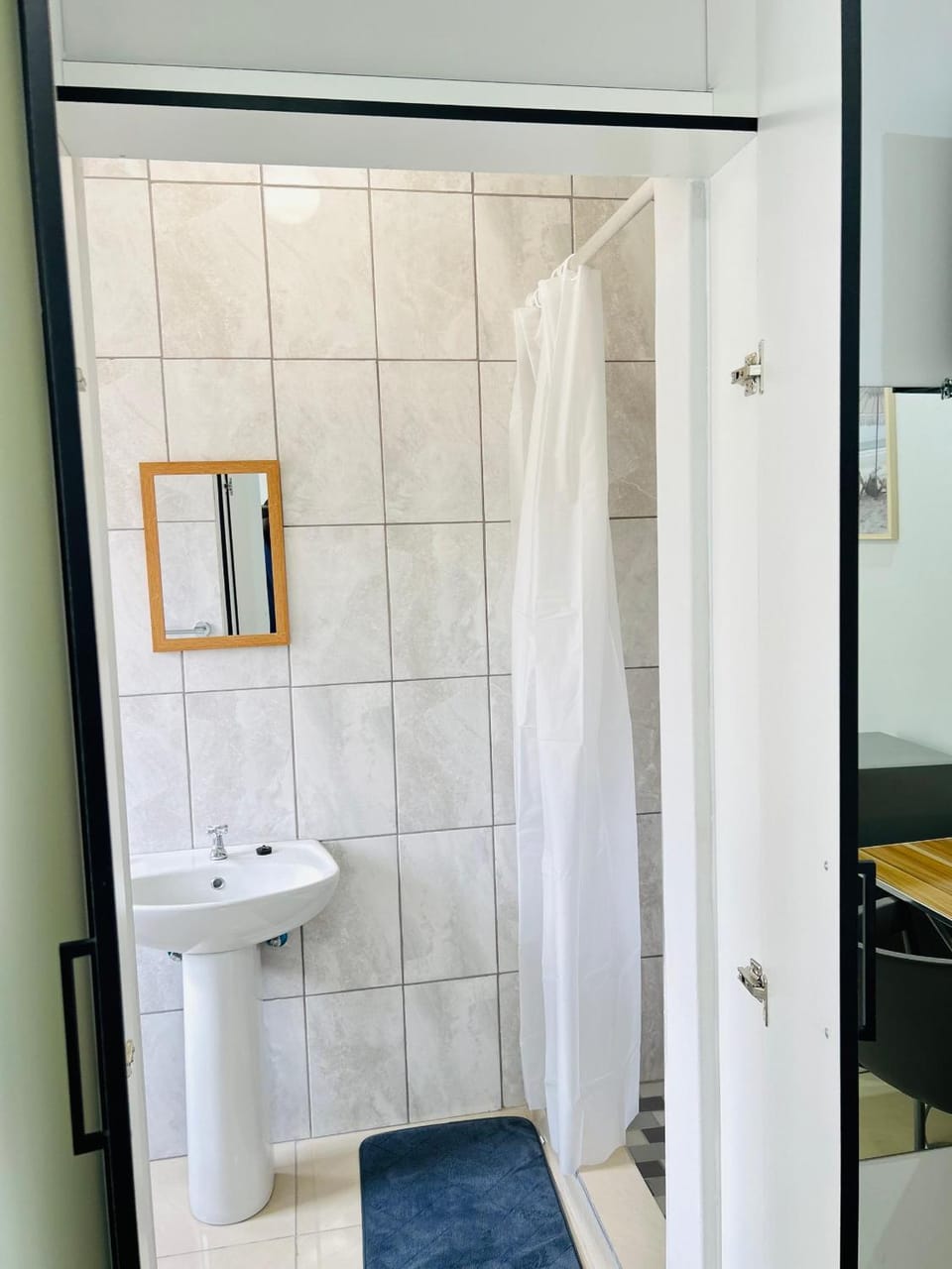 Shower, Toilet