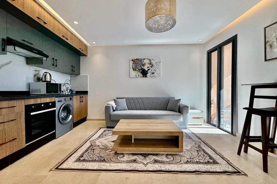Kitchen or kitchenette, Living room, Seating area, Dining area, stove