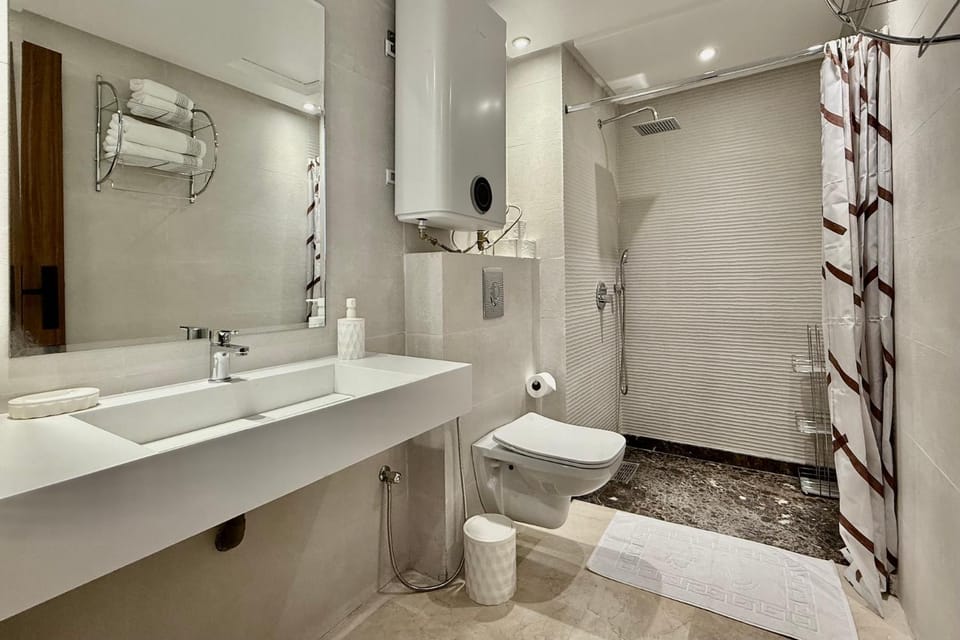 Shower, Toilet, Bathroom, towels