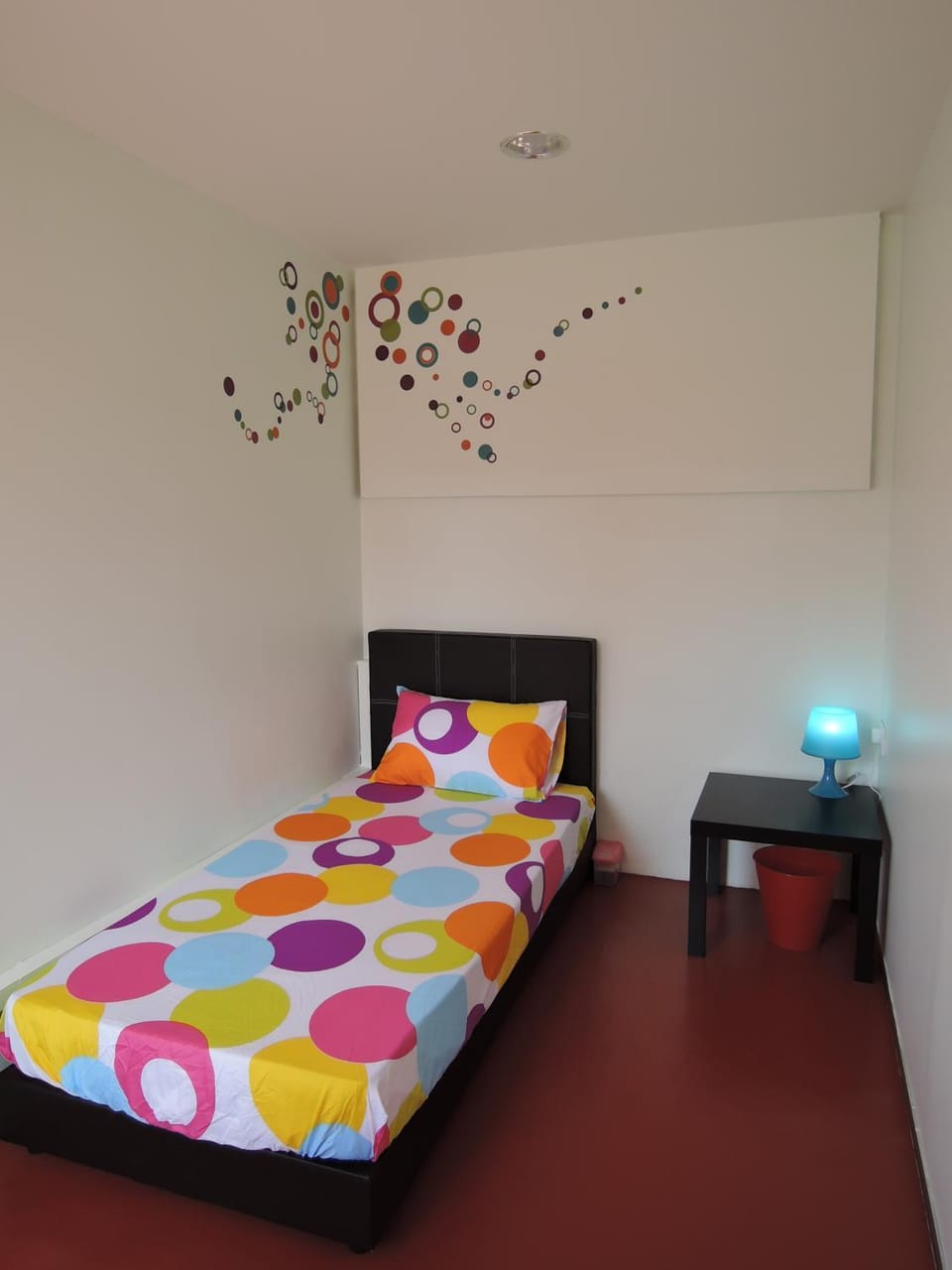 Photo of the whole room, Bedroom