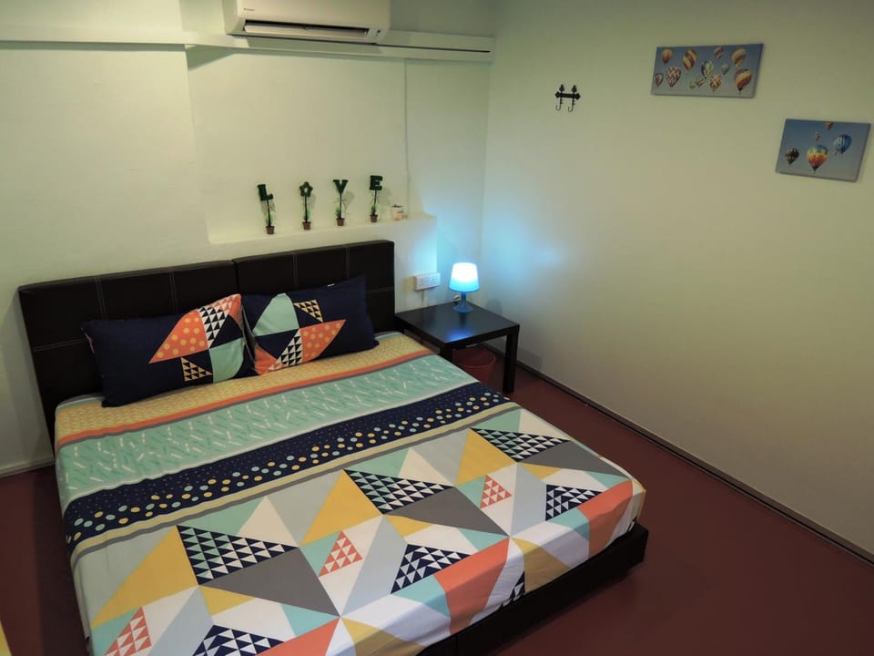 Photo of the whole room, Bedroom