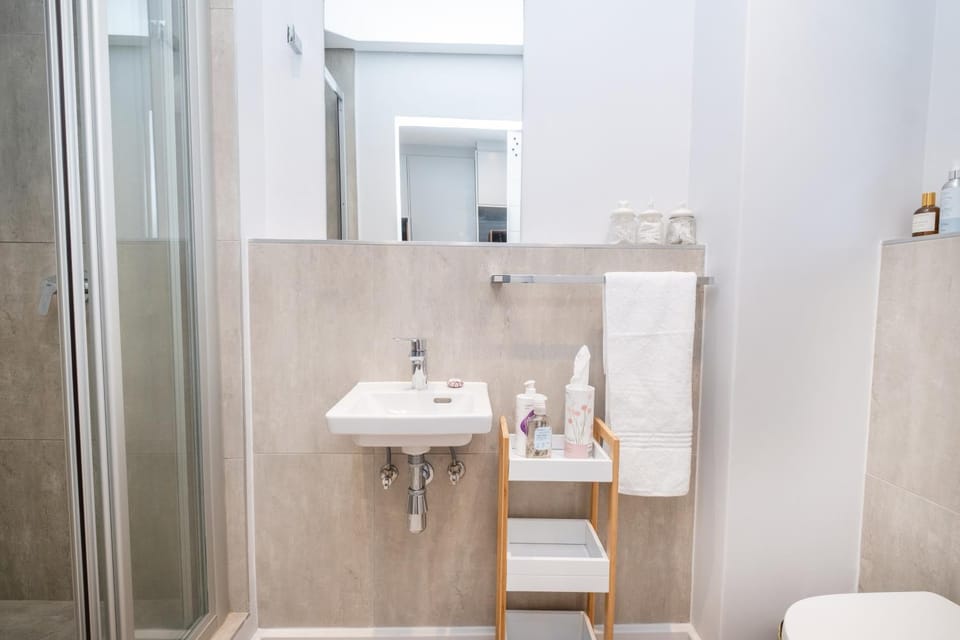 232 Paarl Studio With AC and Onsite Parking Apartment in Cape Town