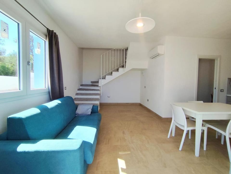 Villetta Borgo Bianco 1 con piscina in condivisione Villa in Budoni