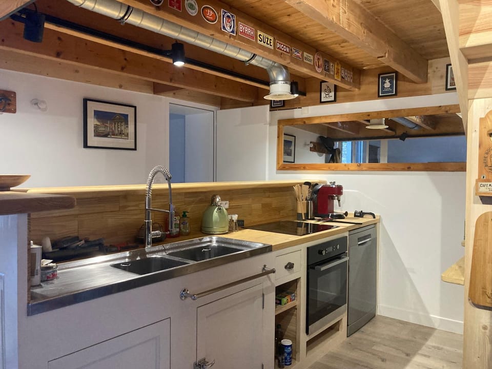 Kitchen or kitchenette