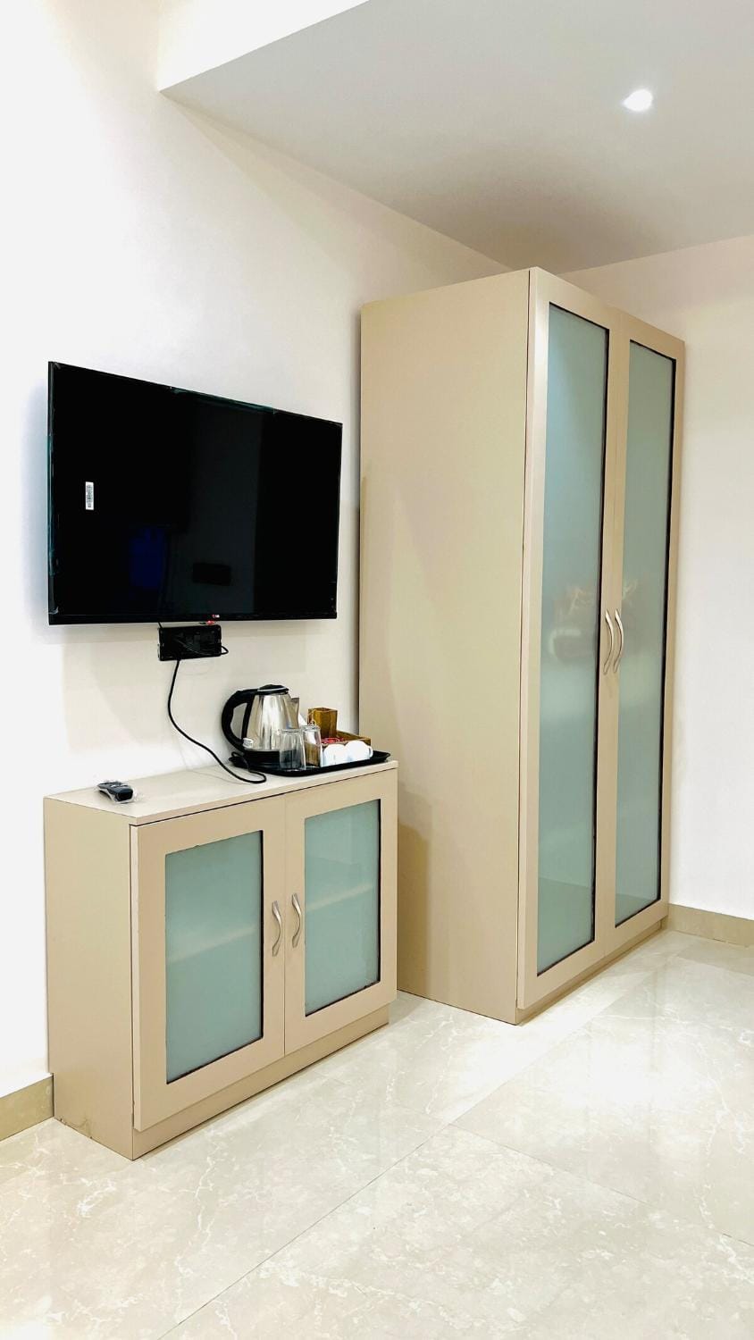 TV and multimedia, wardrobe
