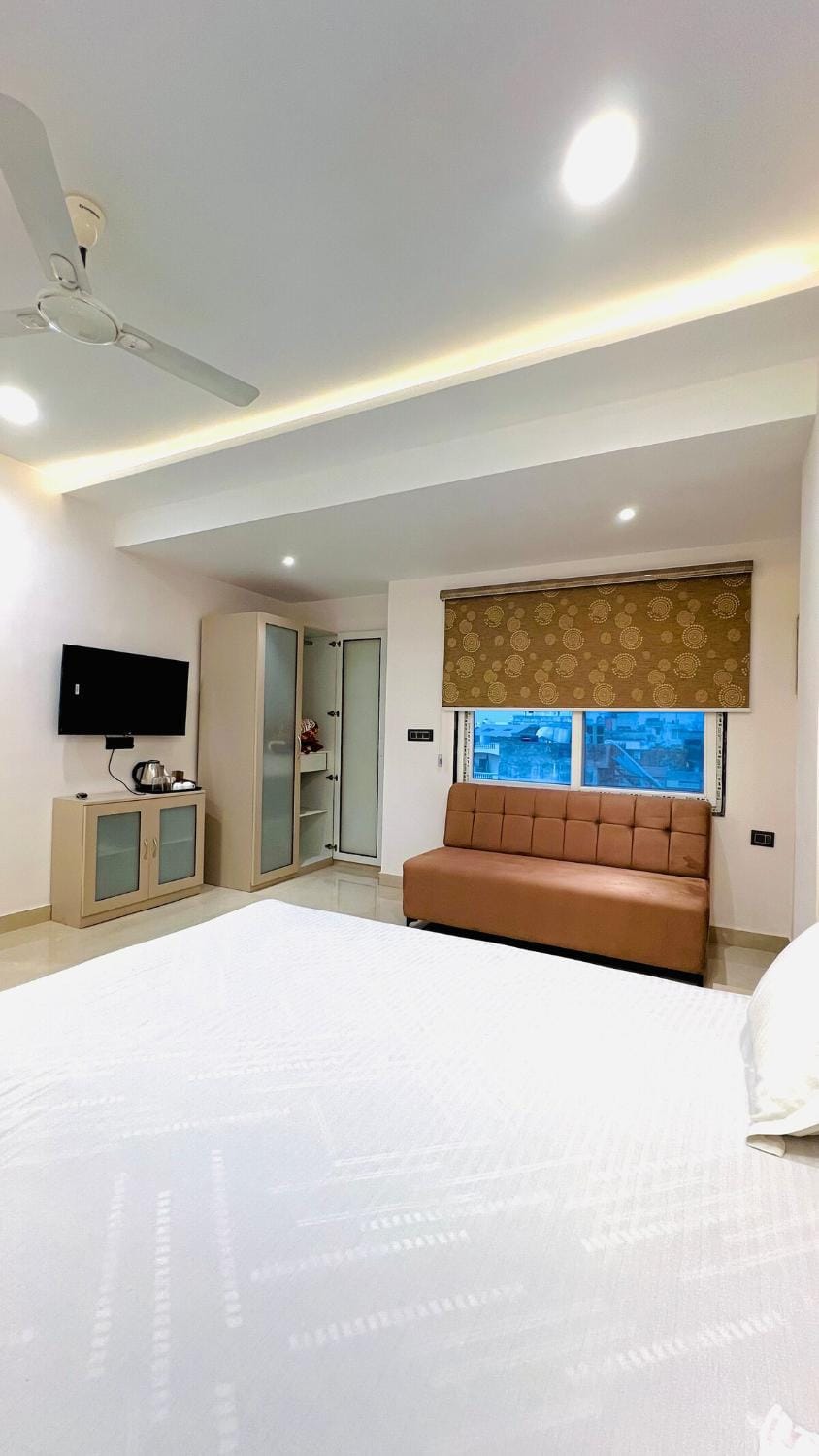 TV and multimedia, Seating area, wardrobe