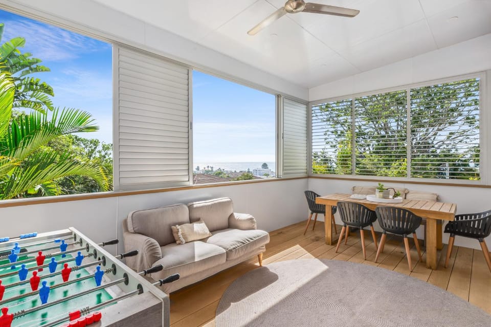 Luxury 2-Bed with Ocean Views and Garden House in Sydney
