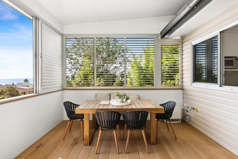 Luxury 2-Bed with Ocean Views and Garden House in Sydney