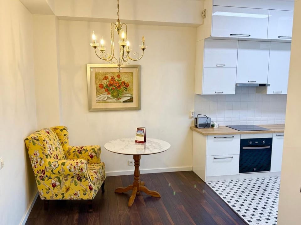 Kitchen or kitchenette, Living room, Dining area, stove