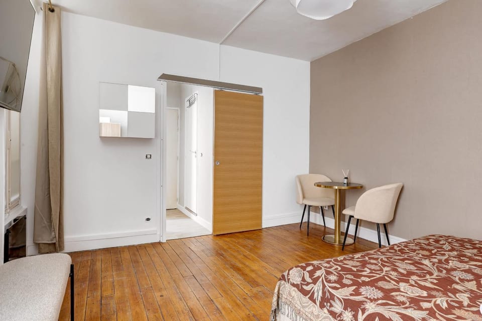 Studio cosy et calme pres de So Ouest Apartment in Levallois-Perret