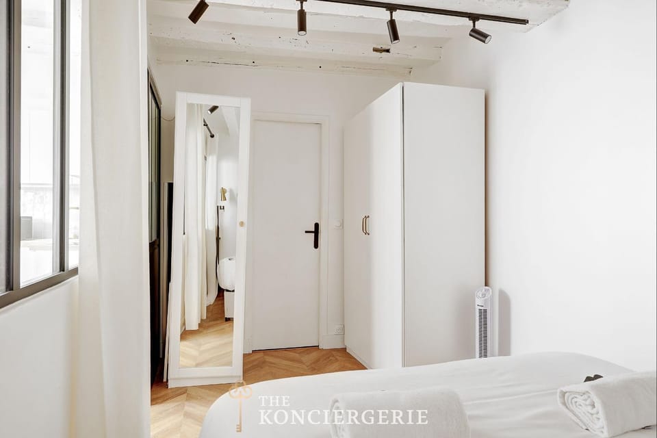 Stylish & Comfortable Flat near the Seine Apartment in Paris