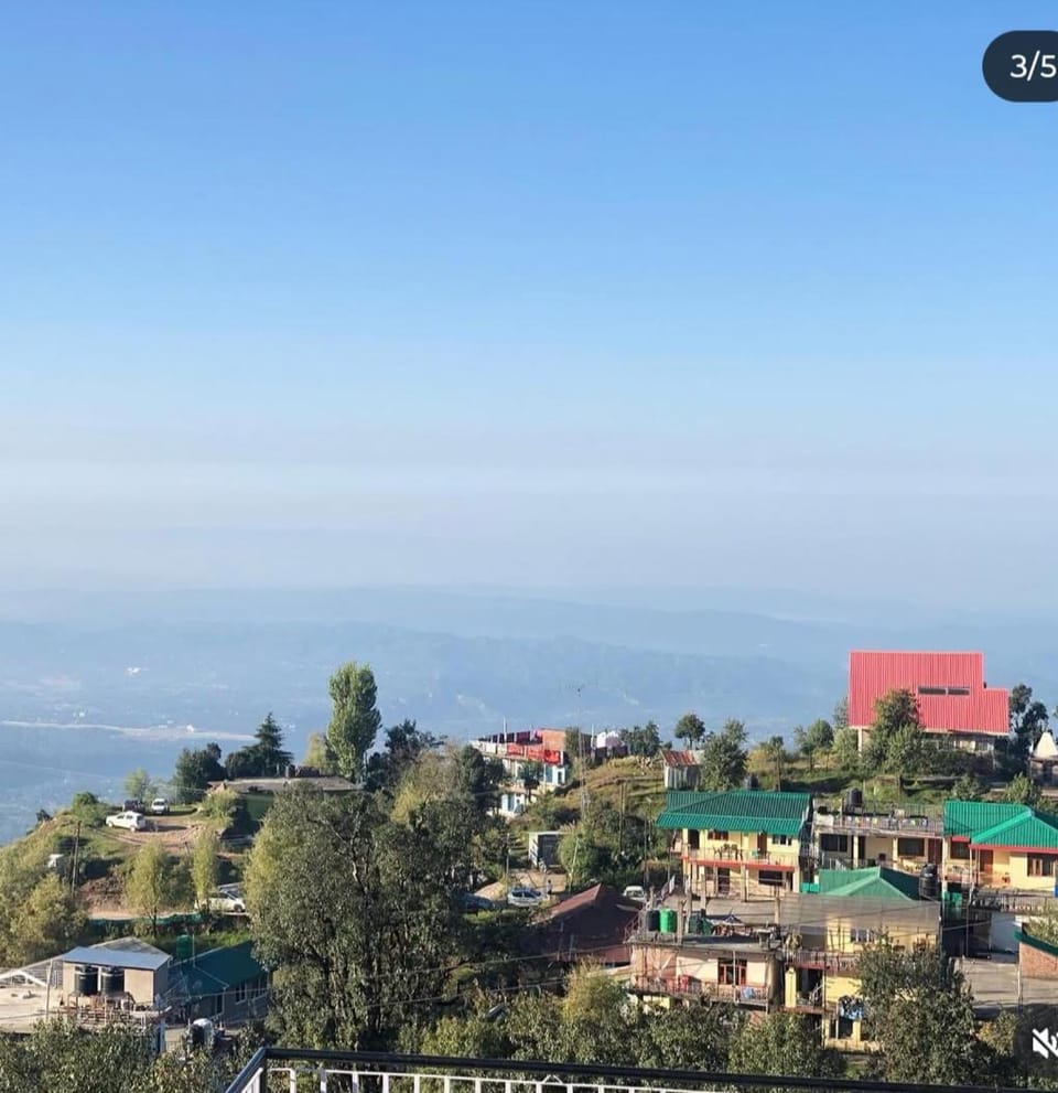 Dhauladhar Mountain Bliss Home Naddi Dharmshala Vacation rental in Punjab, India
