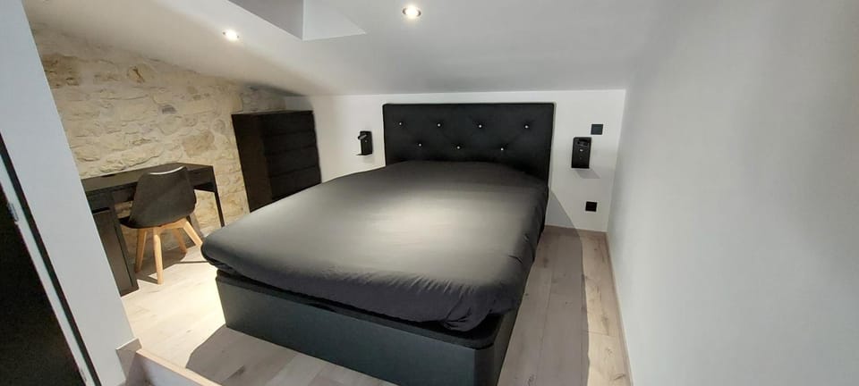 Gite Rive Charente La Cabane House in Nouvelle-Aquitaine