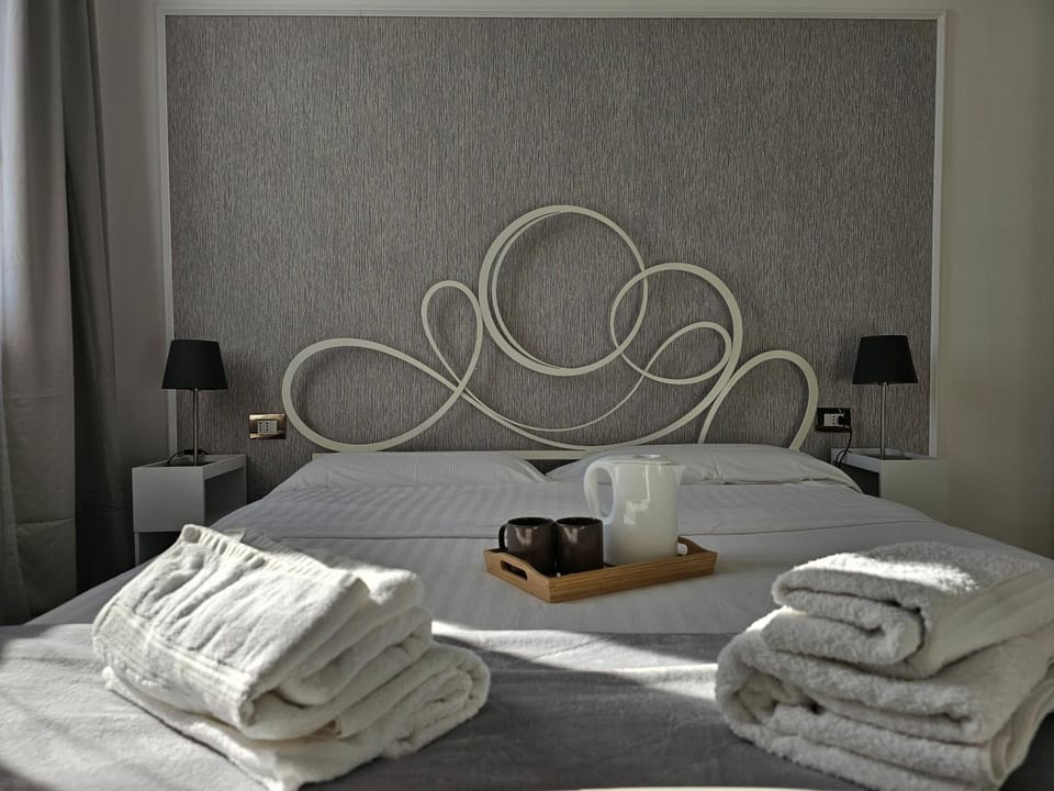 Bedroom, towels