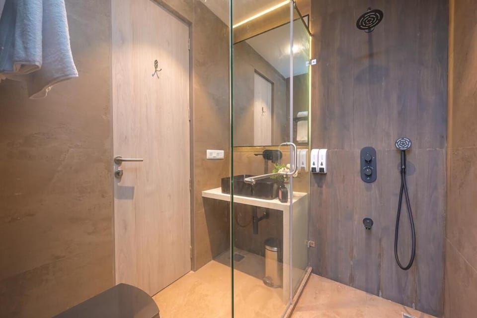 Shower, Bathroom, towels