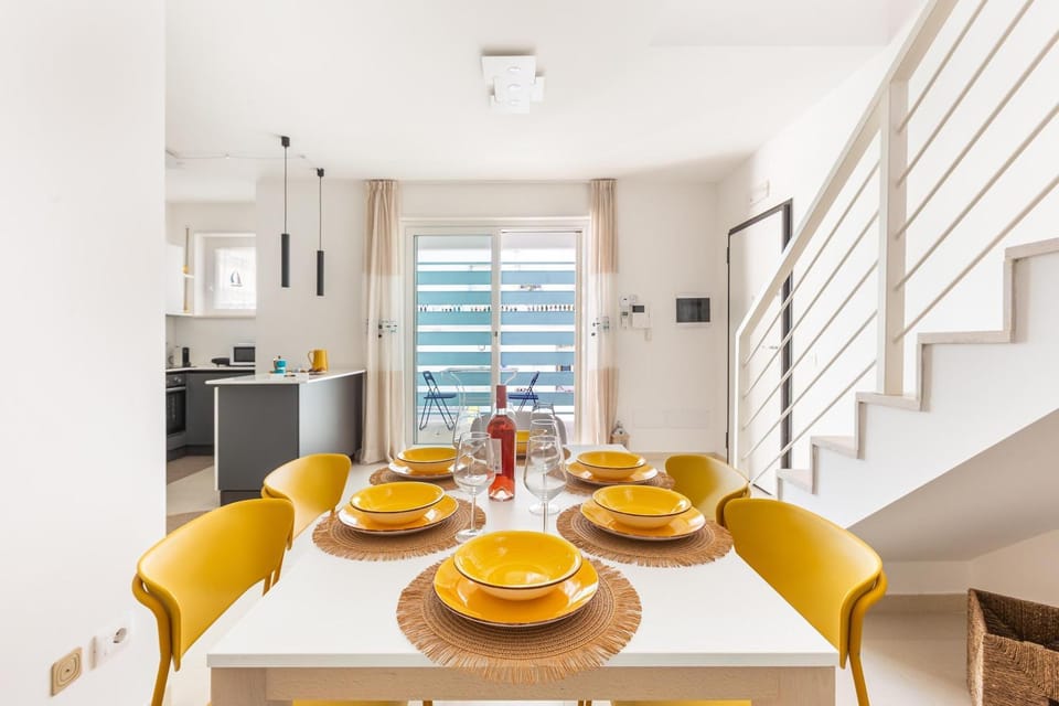 Seating area, Dining area
