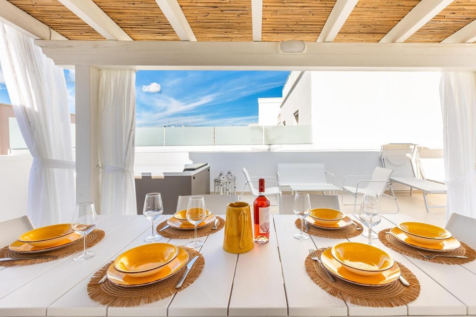 Patio, Dining area