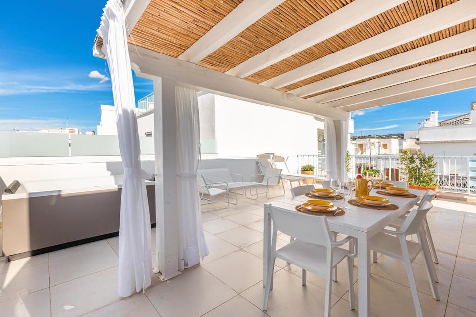 Patio, Hot Tub, Dining area