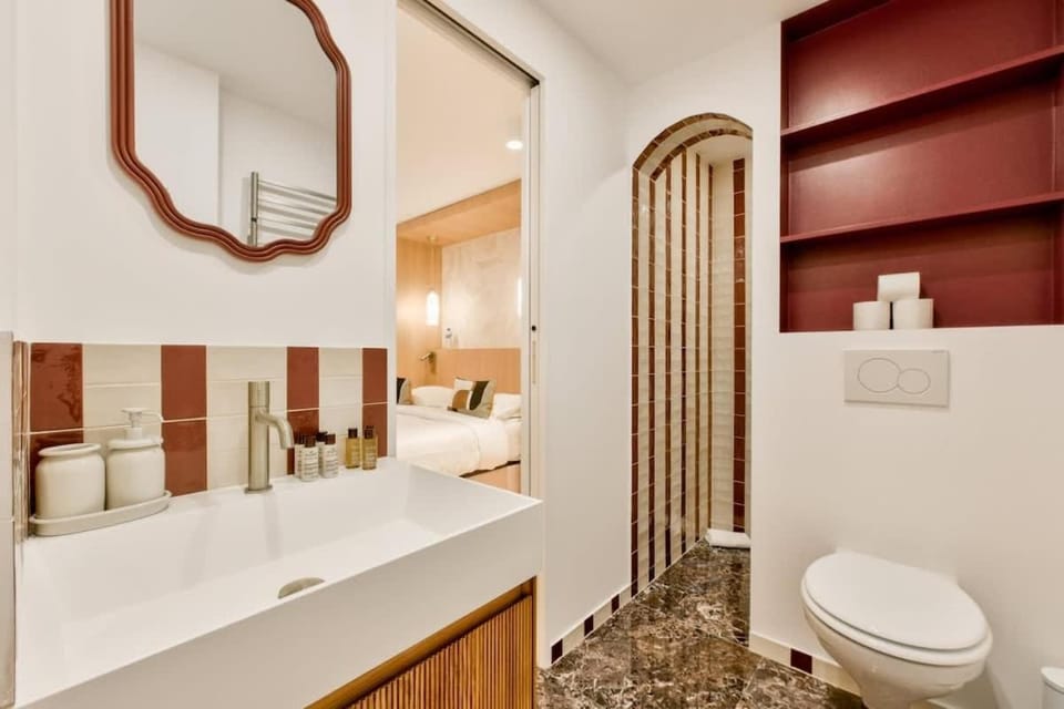 Appartement design Face au Musee Grevin Apartment in Paris