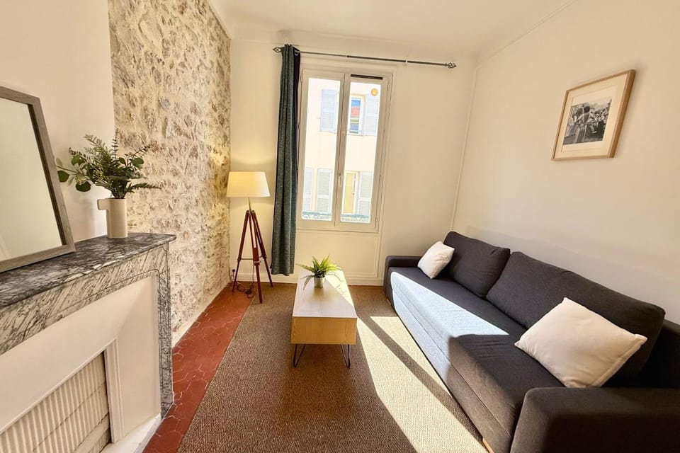 Old Antibes 1 Bedroom 4 Persons Apartment in Antibes