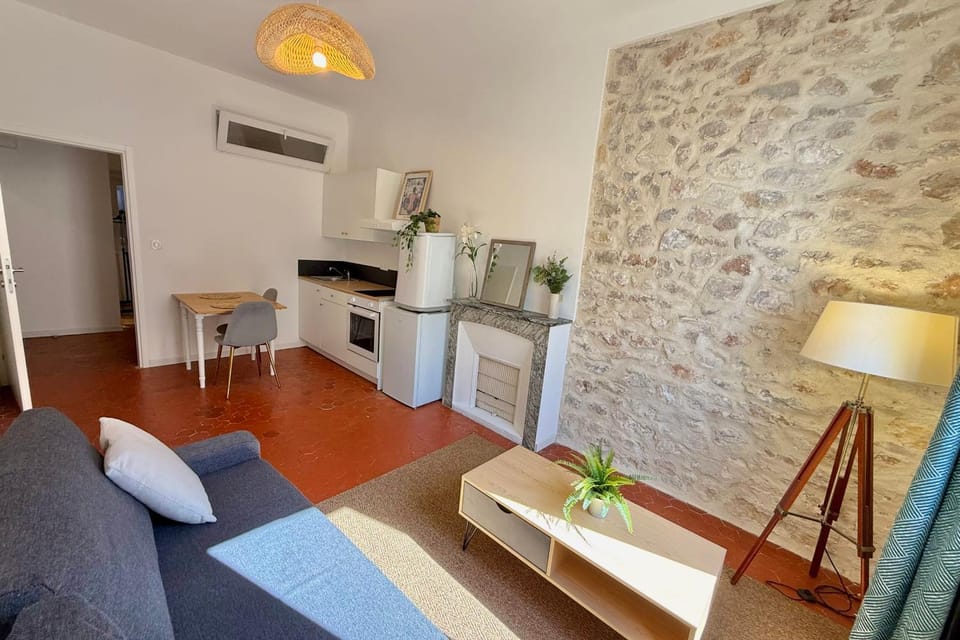 Old Antibes 1 Bedroom 4 Persons Apartment in Antibes