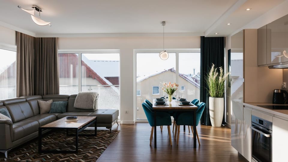 Kitchen or kitchenette, Living room, Seating area, Dining area