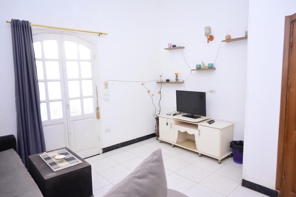 TV and multimedia, Living room, Seating area, Evening entertainment