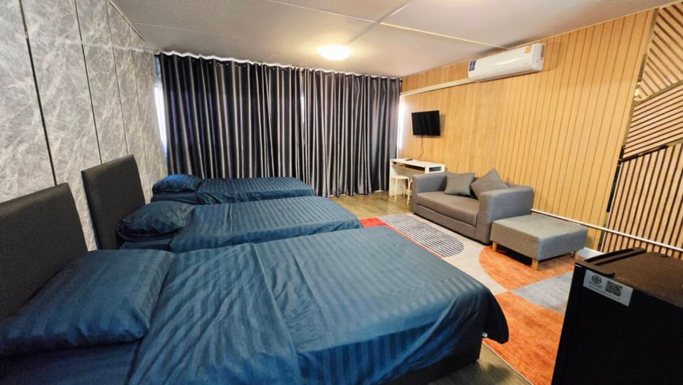 Communal lounge/ TV room, Bed, TV and multimedia, Living room, Photo of the whole room, Seating area, Bedroom, air conditioner