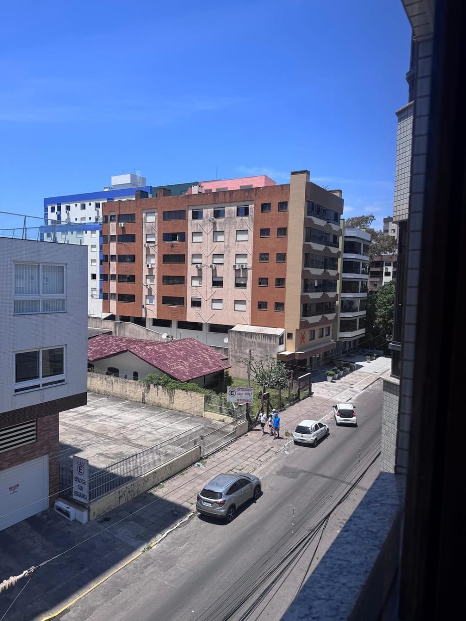 Apartamento no Centro, com vaga e a 5 min da praia Apartment in Capão da Canoa