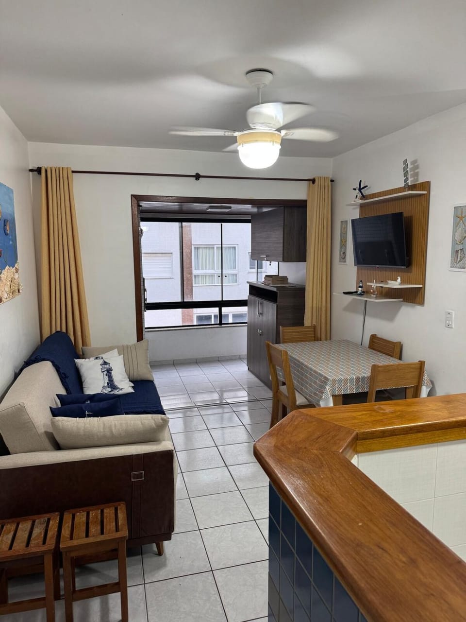 Apartamento no Centro, com vaga e a 5 min da praia Apartment in Capão da Canoa