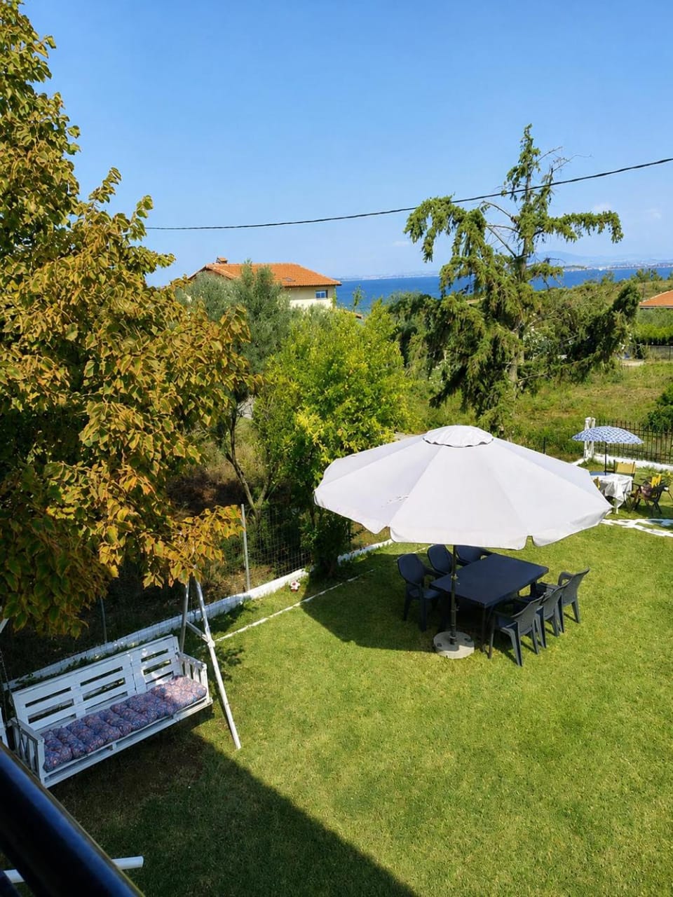 Garden, Seating area, Dining area, Garden view