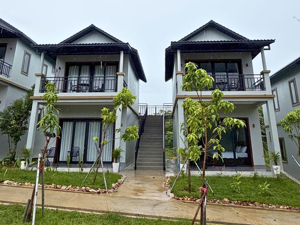 Property building, Garden, Balcony/Terrace